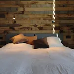 Peter House 4* 尼维尔